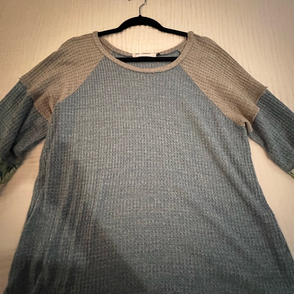 Elegant Blue and Floral Women's Blouse - Picture 9 of 9